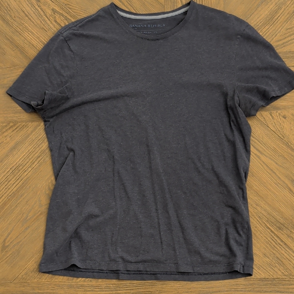 Banana Republic Men's Charcoal Tee